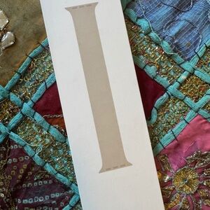 NIB APPLE WATCH 41mm Starlight Solo Loop size 6